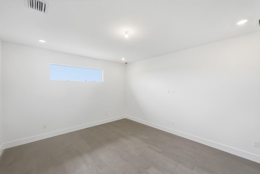 9-print-10140-royal-ascot-avenue