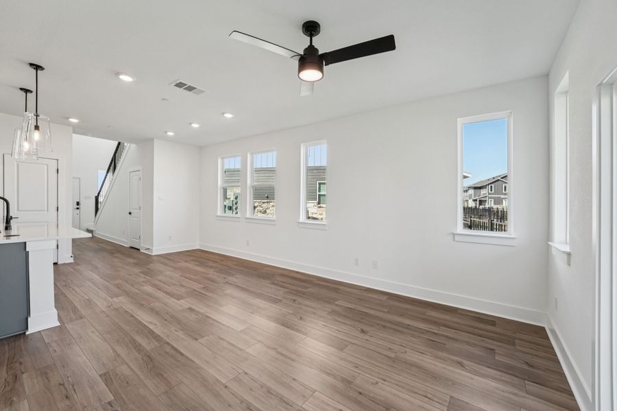 Spacious, unfurnished interior of a new home in Avery Centre, Round Rock (Image 14).