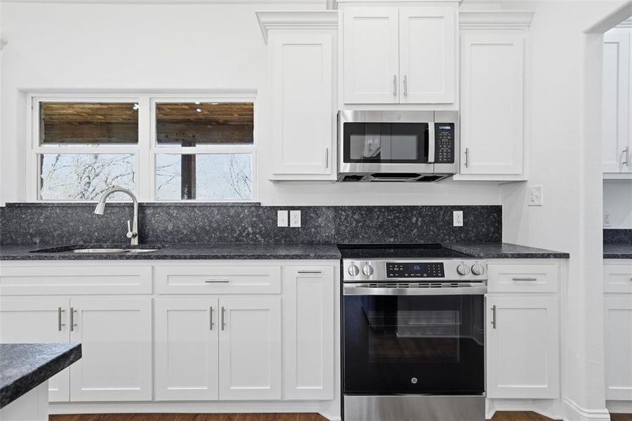 Furnished interior view inside a new home in , Waco (Image 9).