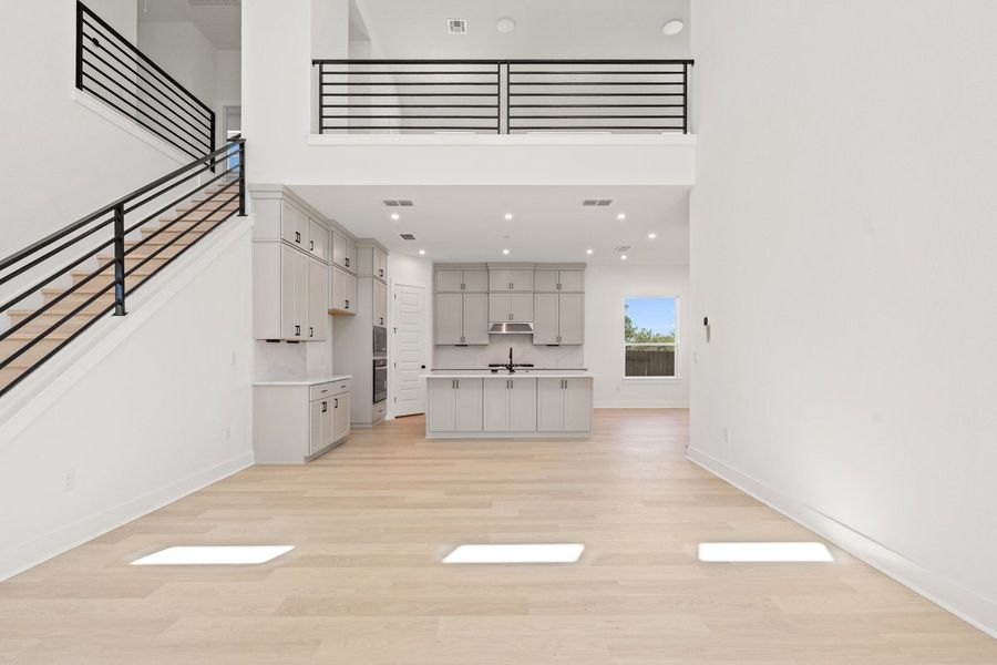 Spacious, unfurnished interior of a new home in Persimmon, Buda (Image 20).