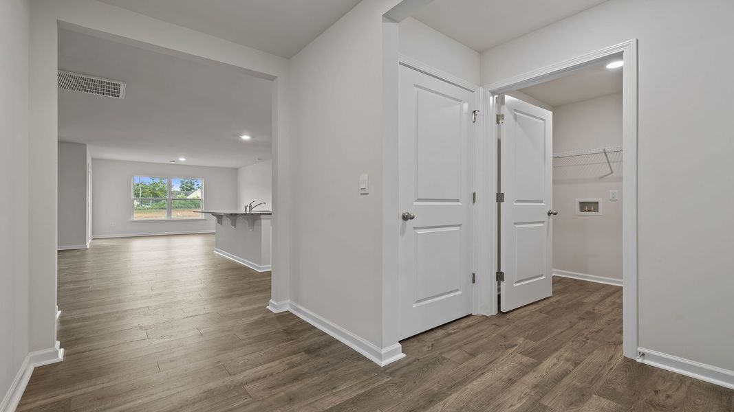 Spacious, unfurnished interior of a new home in Cedar Gap, Fountain Inn (Image 18).