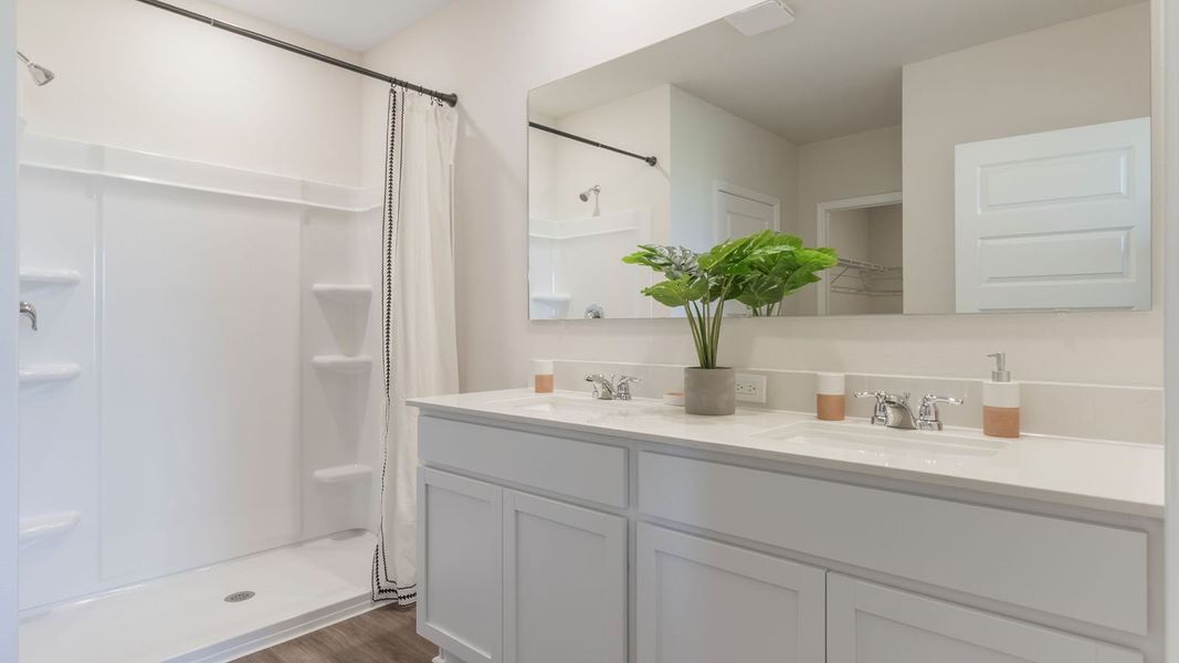Representative furnished interior of a home built from the CALI by D.R. Horton in Fox Branch, Lakeland (Image 29).