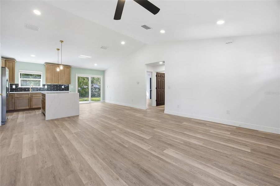 Spacious, unfurnished interior of a new home in , Ocala (Image 18).