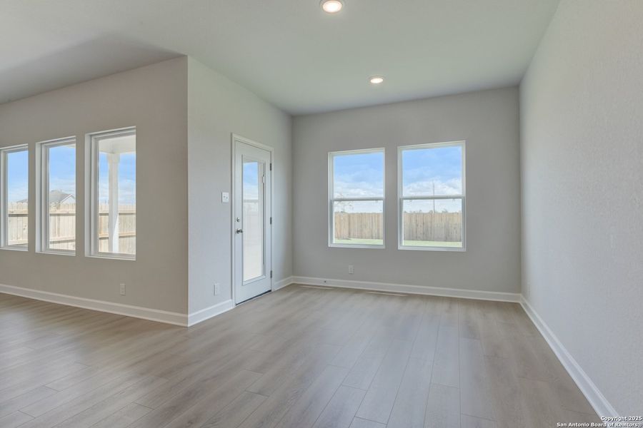 Spacious, unfurnished interior of a new home in Cordova Trails, Seguin (Image 18).