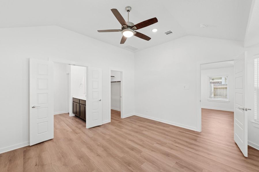 Spacious, unfurnished interior of a new home in Sorella, Tomball (Image 7). Spacious, unfurnished interior of a new home in Sorella, Tomball (Image 7).