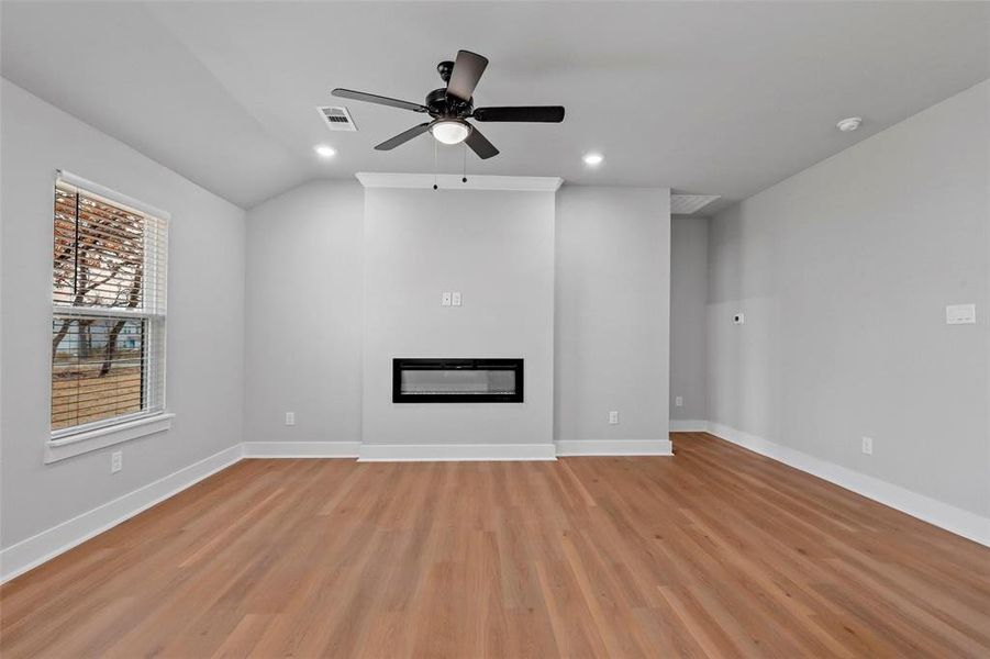 Spacious, unfurnished interior of a new home in , Tolar (Image 17).