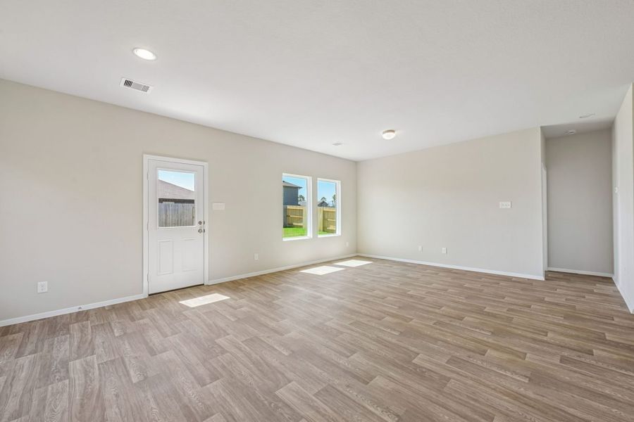 Spacious, unfurnished interior of a new home in Harrington Trails, New Caney (Image 19).