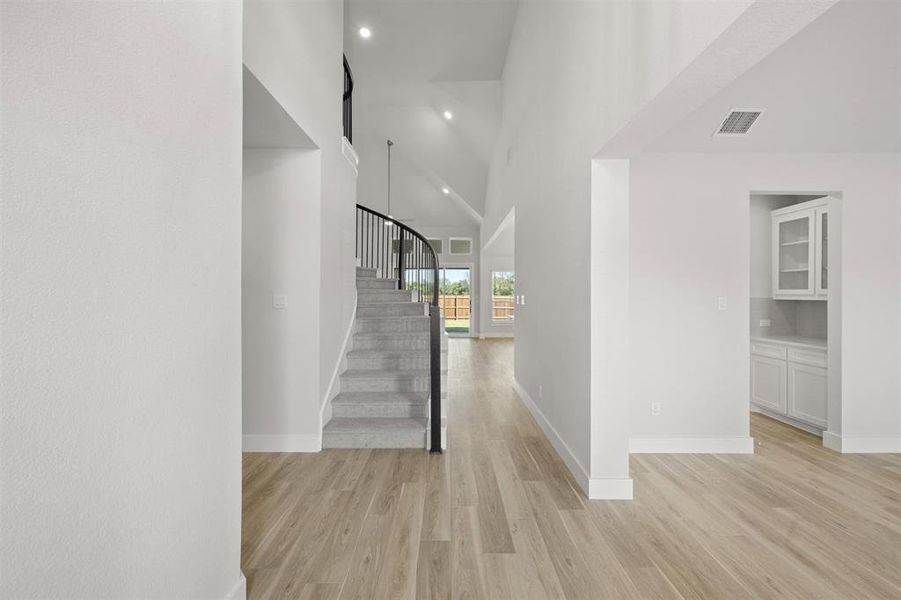 Spacious, unfurnished interior of a new home in Oaks of North Grove, Waxahachie (Image 18).