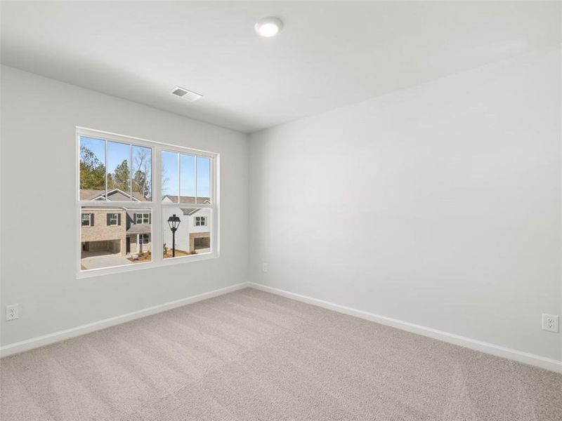 Spacious, unfurnished interior of a new home in Oaks at Cedar Grove, Fairburn (Image 31).