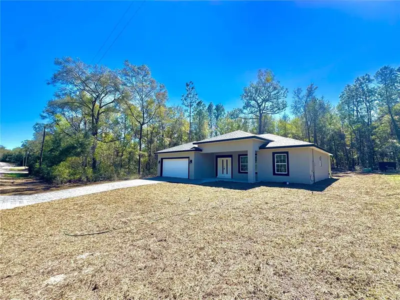 Exterior details and patio area of a home in , Citrus Springs (Image 3).