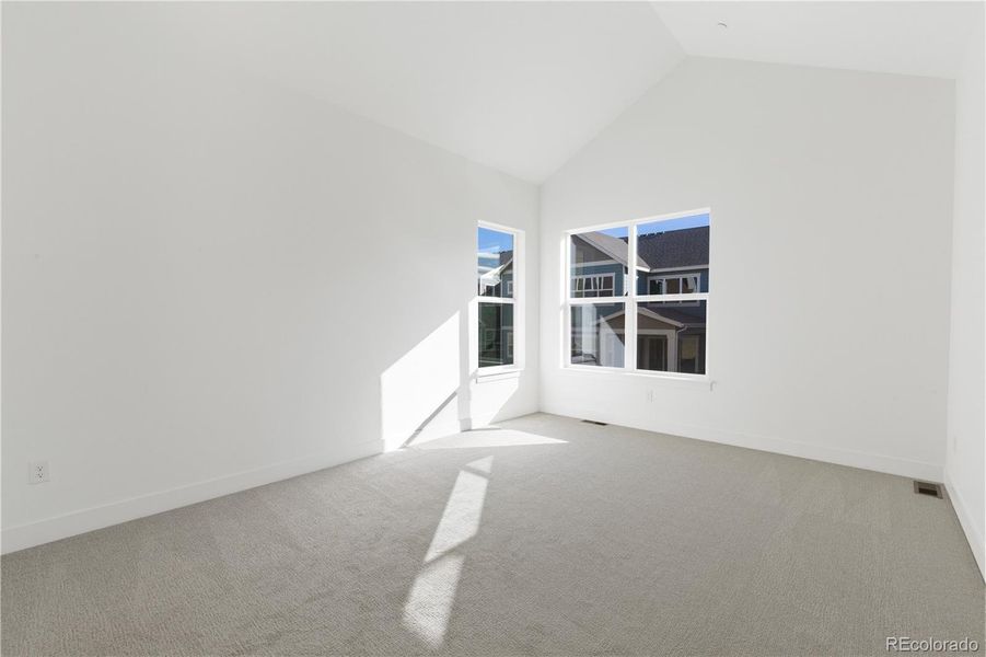 Spacious, unfurnished interior of a new home in Dillon Pointe - Journey, Broomfield (Image 25).