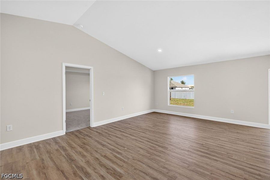 Spacious, unfurnished interior of a new home in Cape Coral, Cape Coral (Image 23).