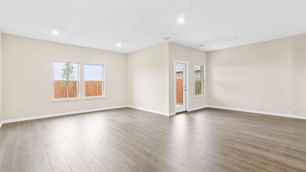 Spacious, unfurnished interior of a new home in Saddlebrook, Waxahachie (Image 25).