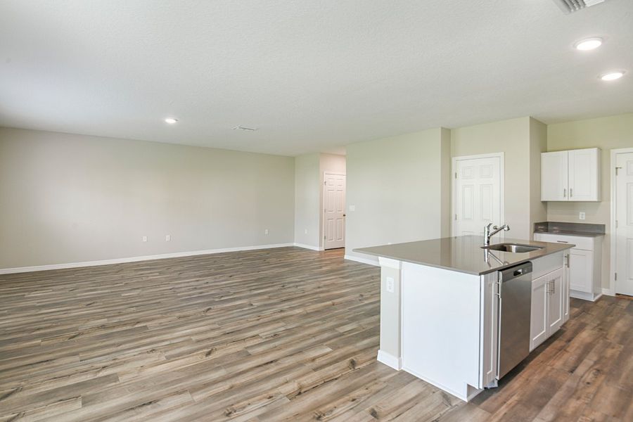Spacious, unfurnished interior of a new home in Scenic Terrace, Haines City (Image 9).