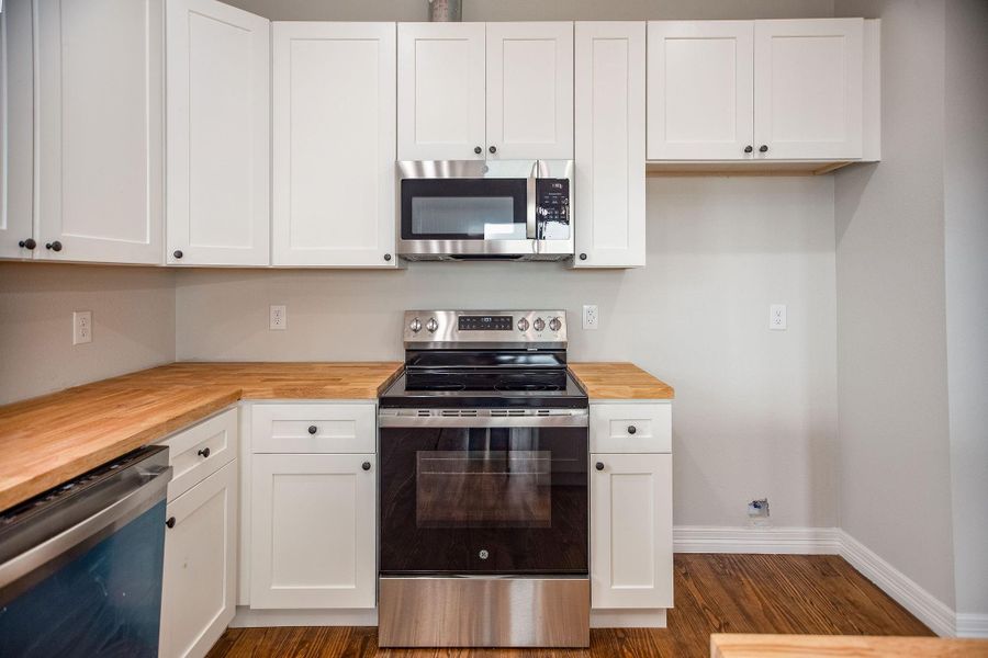 Furnished interior view inside a new home in , Port Lavaca (Image 3).