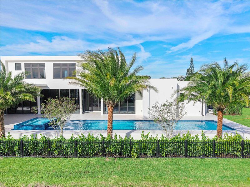 Exterior details and patio area of a home in , Plantation (Image 33).