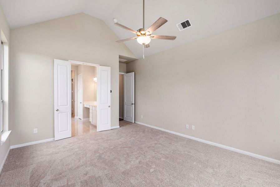 Spacious, unfurnished interior of a new home in Valencia, Manvel (Image 15).