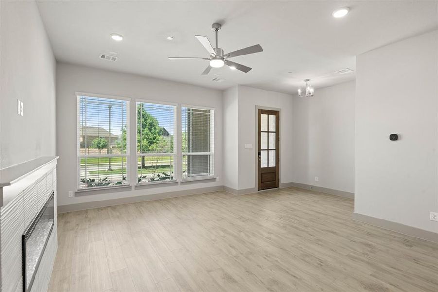 Spacious, unfurnished interior of a new home in , Farmers Branch (Image 29).