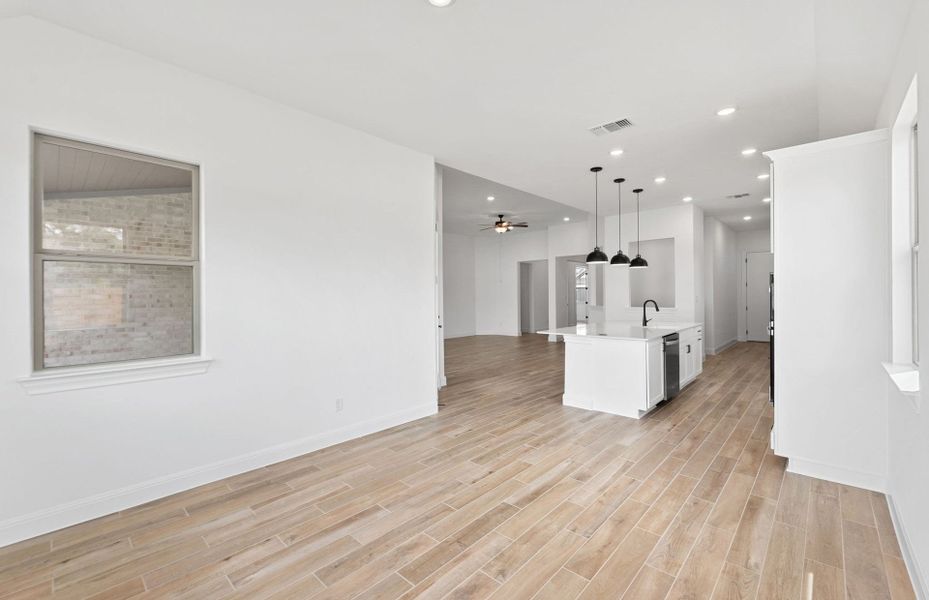 Spacious, unfurnished interior of a new home in Bluffview Reserve, Leander (Image 53).