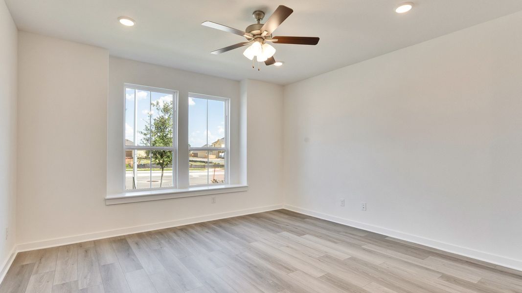 Furnished interior view inside a new home in Creeks Crossing, Elgin (Image 15).