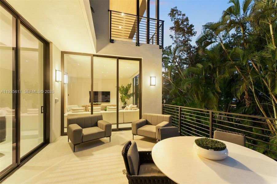 Exterior details and patio area of a home in , Miami (Image 31).