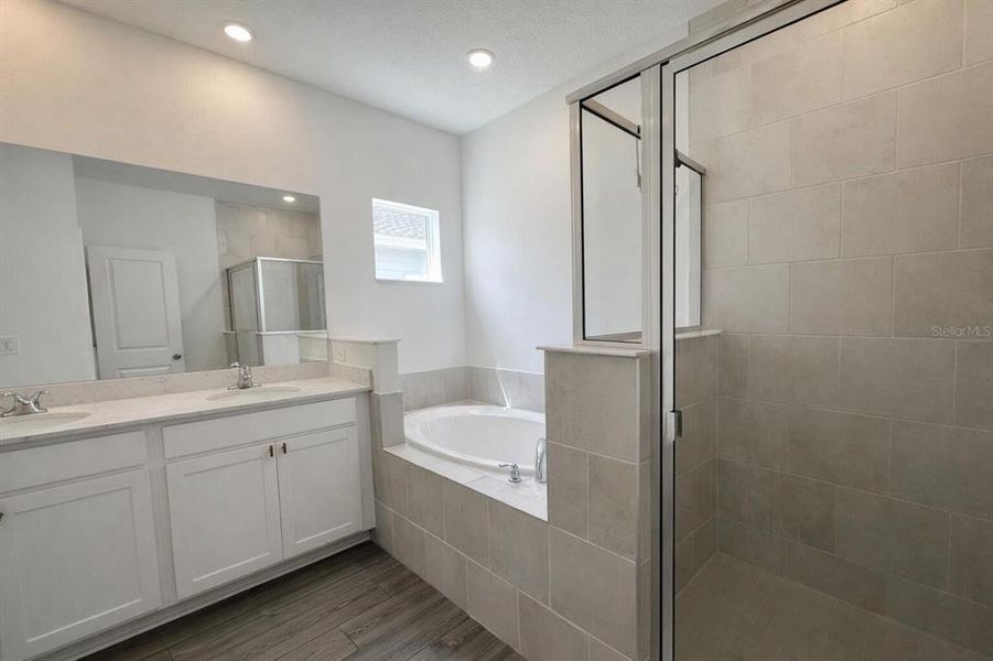 Furnished interior view inside a new home in , Ocala (Image 9).