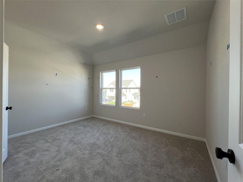 Spacious, unfurnished interior of a new home in Rolling Glen, Hutto (Image 31).