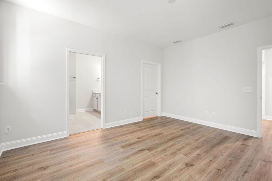 Spacious, unfurnished interior of a new home in Sun City Hilton Head, Bluffton (Image 14).