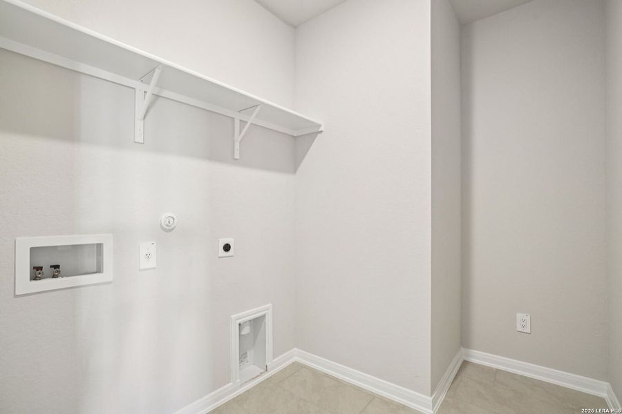 Spacious, unfurnished interior of a new home in Kallison Ranch, San Antonio (Image 14).