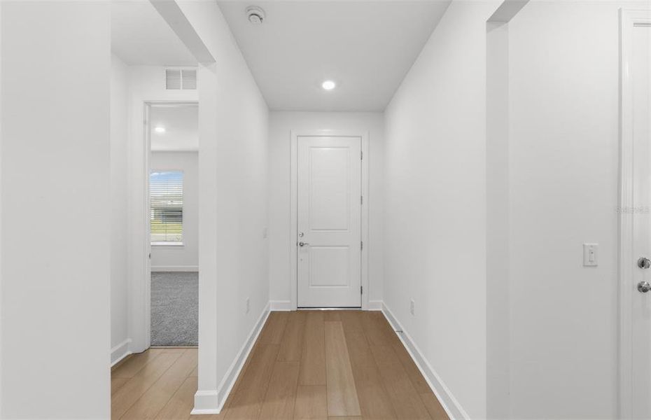 Spacious, unfurnished interior of a new home in Reagan Landing, Bradenton (Image 14).