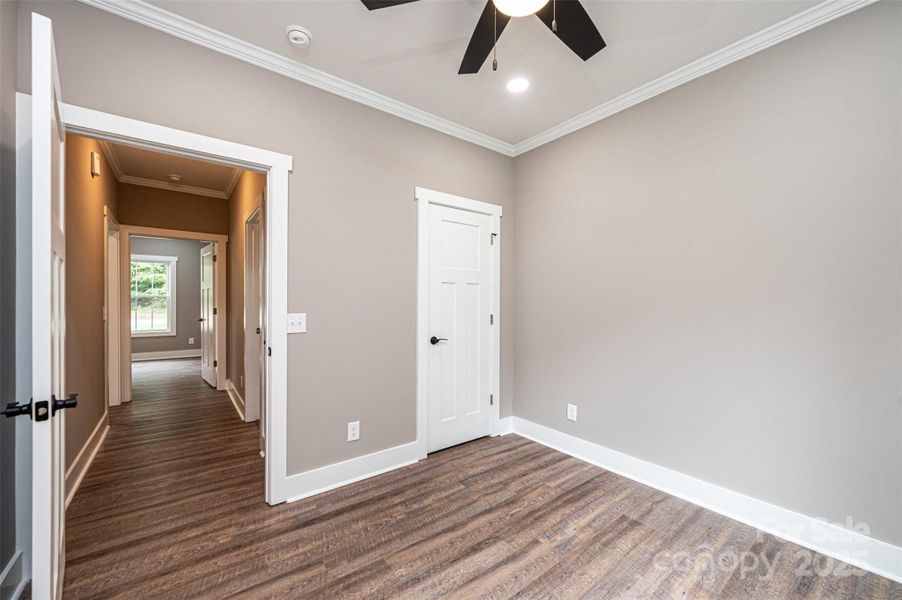 Spacious, unfurnished interior of a new home in , Lenoir (Image 18).