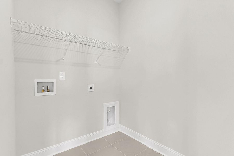 Spacious, unfurnished interior of a new home in Tidewater at Lakes of Cane Bay, Summerville (Image 26).