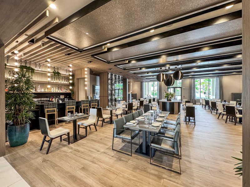 Full Service Restaurant & Bar Full Service Restaurant & Bar