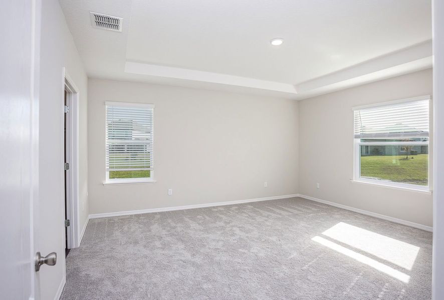Spacious, unfurnished interior of a new home in Oakstone Farms, Leesburg (Image 44).