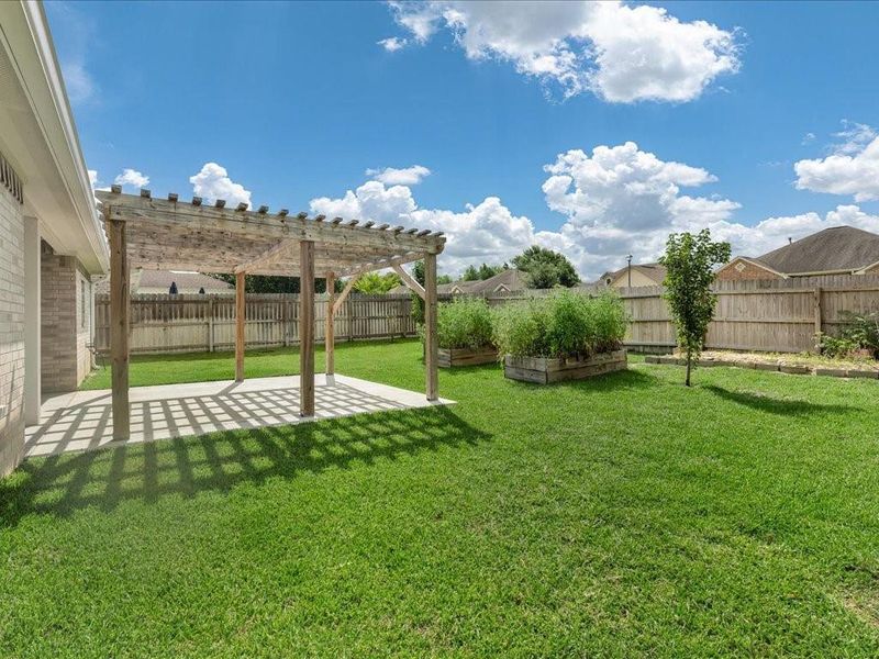 Exterior details and patio area of a home in , Lufkin (Image 4).