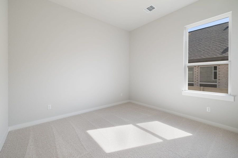 Spacious, unfurnished interior of a new home in Wolf Ranch, Georgetown (Image 36).