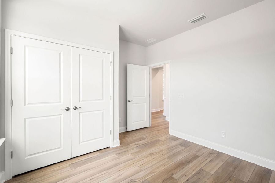 Spacious, unfurnished interior of a new home in Sun City Hilton Head, Bluffton (Image 16).