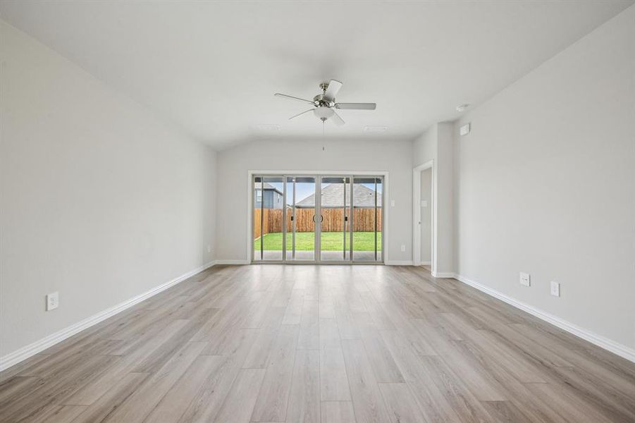 Spacious, unfurnished interior of a new home in Westmoor, Sherman (Image 23).