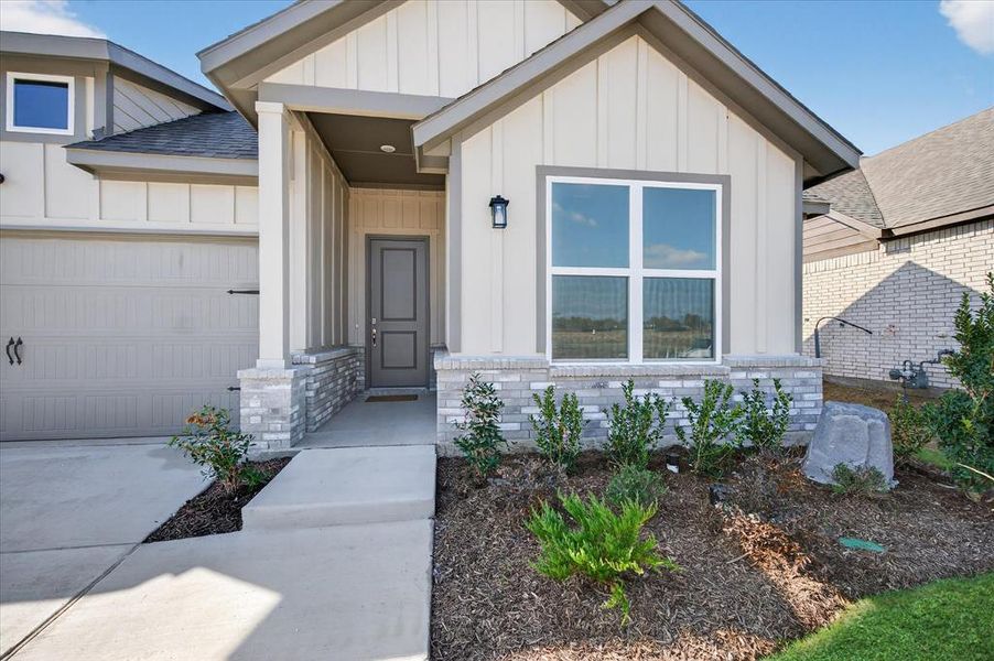 Exterior details and patio area of a home in Hickory Hill, Sherman (Image 23).