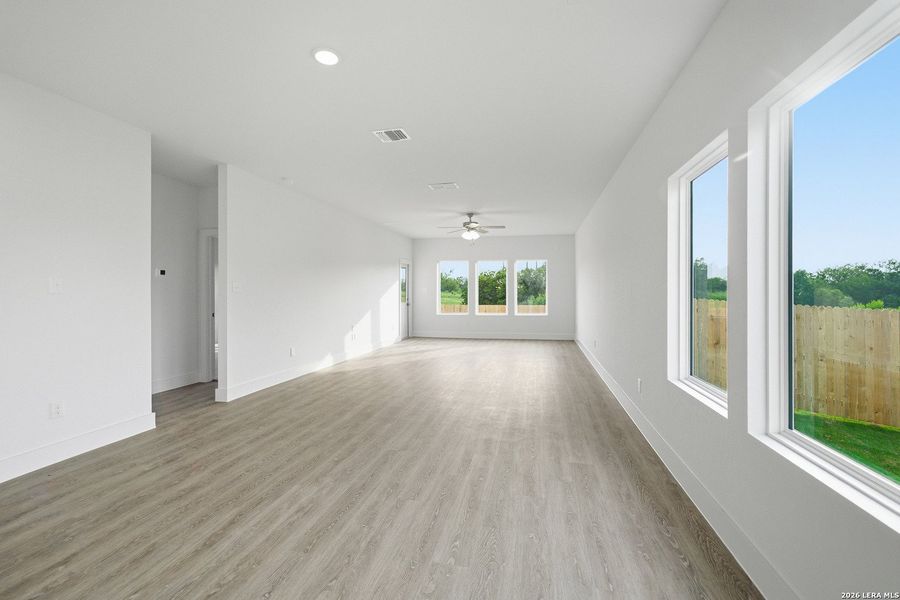 Spacious, unfurnished interior of a new home in Garden Grove, San Antonio (Image 29).