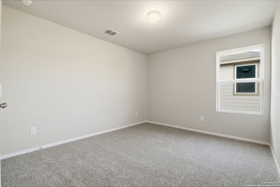 Spacious, unfurnished interior of a new home in Hunters Ranch, San Antonio (Image 17).