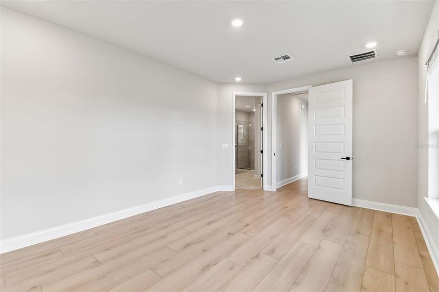 Spacious, unfurnished interior of a new home in Weslyn Park in Sunbridge 34', St. Cloud (Image 26).