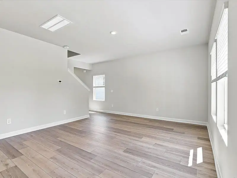 Spacious, unfurnished interior of a new home in Creek Ridge - Heritage Collection, Spartanburg (Image 11).
