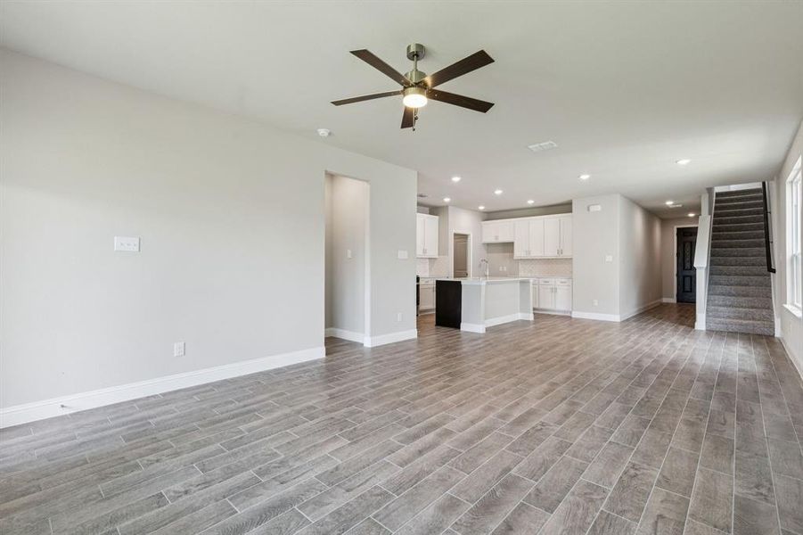 Spacious, unfurnished interior of a new home in AnaCapri, Anna (Image 12).