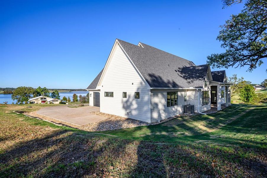 Exterior details and patio area of a home in , Athens (Image 3).