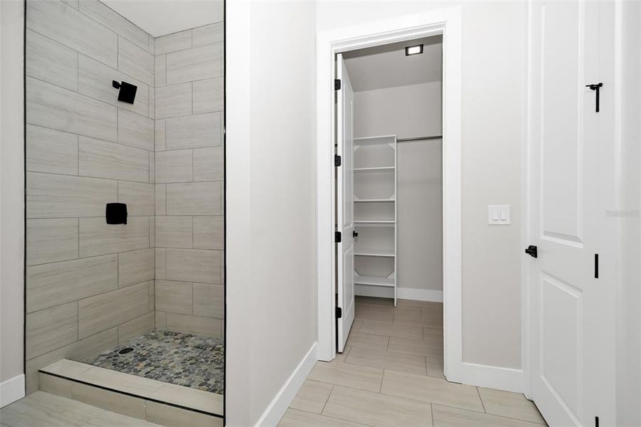Furnished interior view inside a new home in , Dunnellon (Image 14).