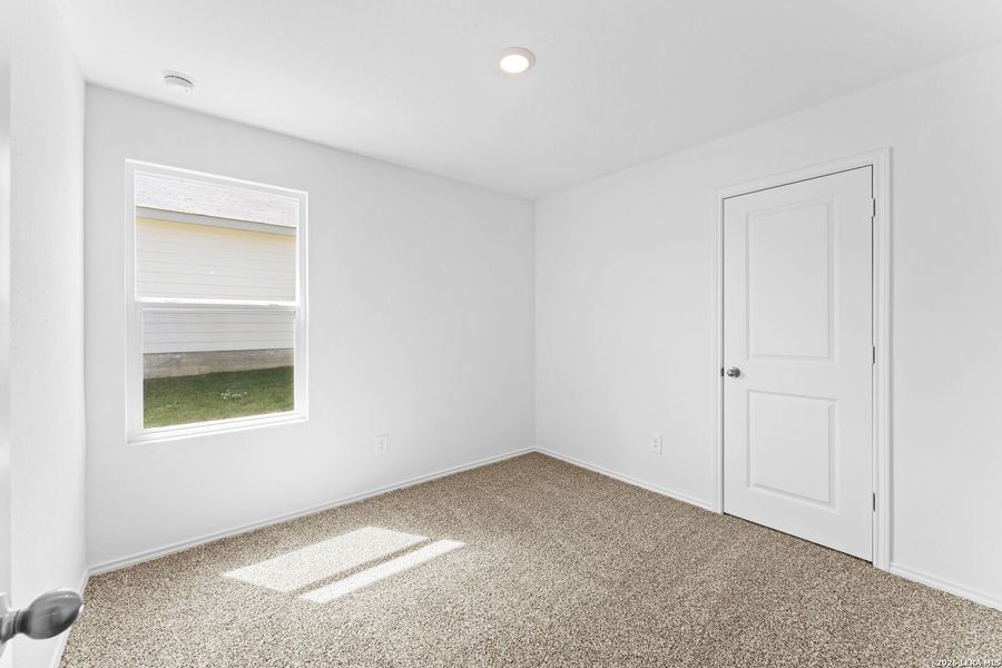 Spacious, unfurnished interior of a new home in Arroyo Ranch, Seguin (Image 23).