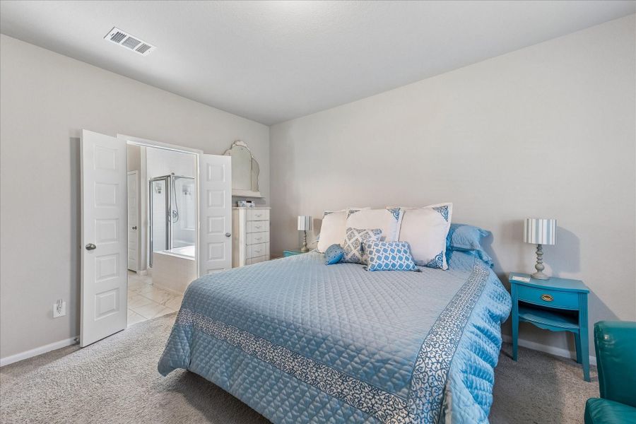 Furnished interior view inside a new home in Stonebrooke, Conroe (Image 7).
