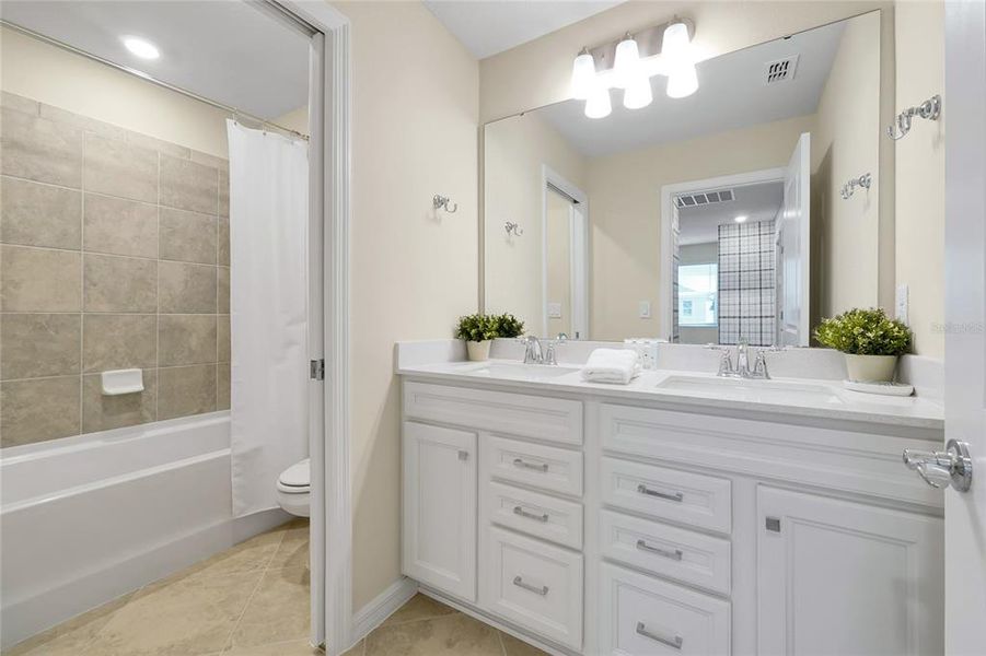 Furnished interior view inside a new home in , Clermont (Image 11).