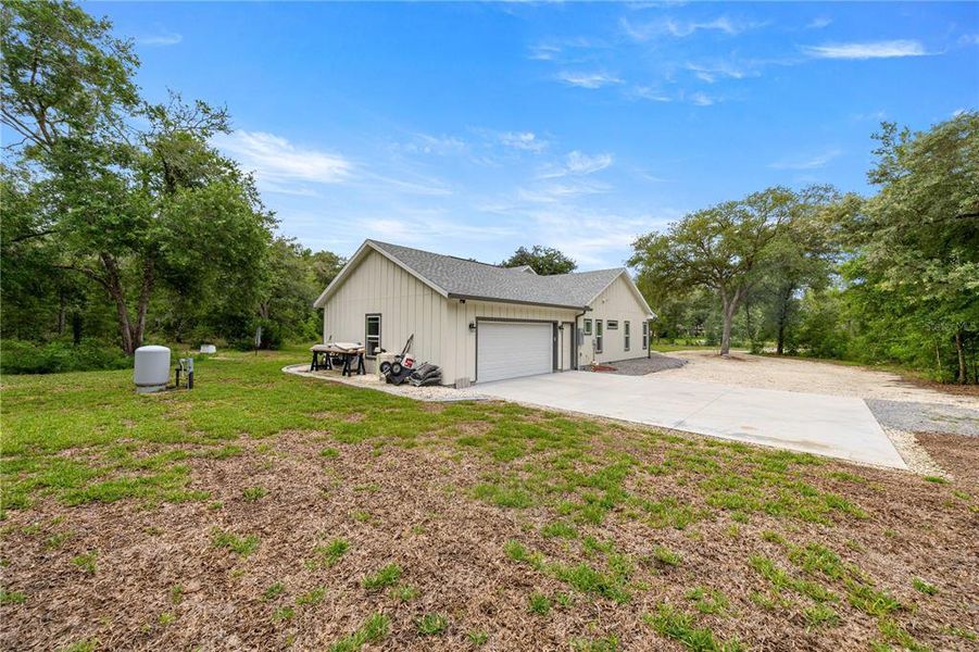Exterior details and patio area of a home in , Dunnellon (Image 26). Exterior details and patio area of a home in , Dunnellon (Image 26).